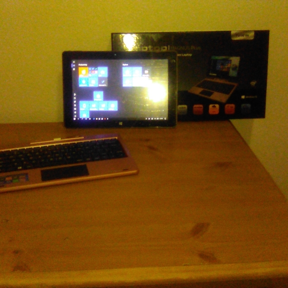 Iview Laptop Magnus Plus and Laptop Desk - Picture 11 of 11